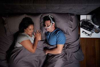 Resmed Airfit N30i Bedroom Couple